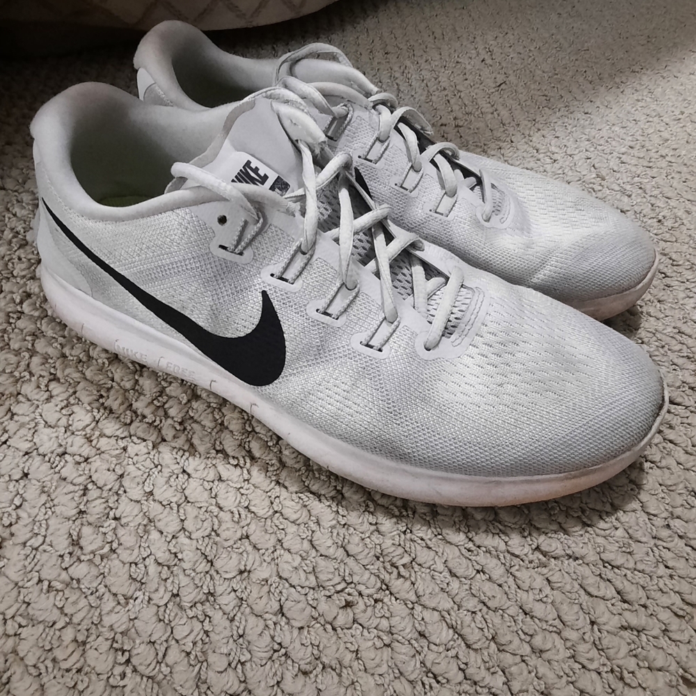 Nike Running Shoes - Picture 2 of 5